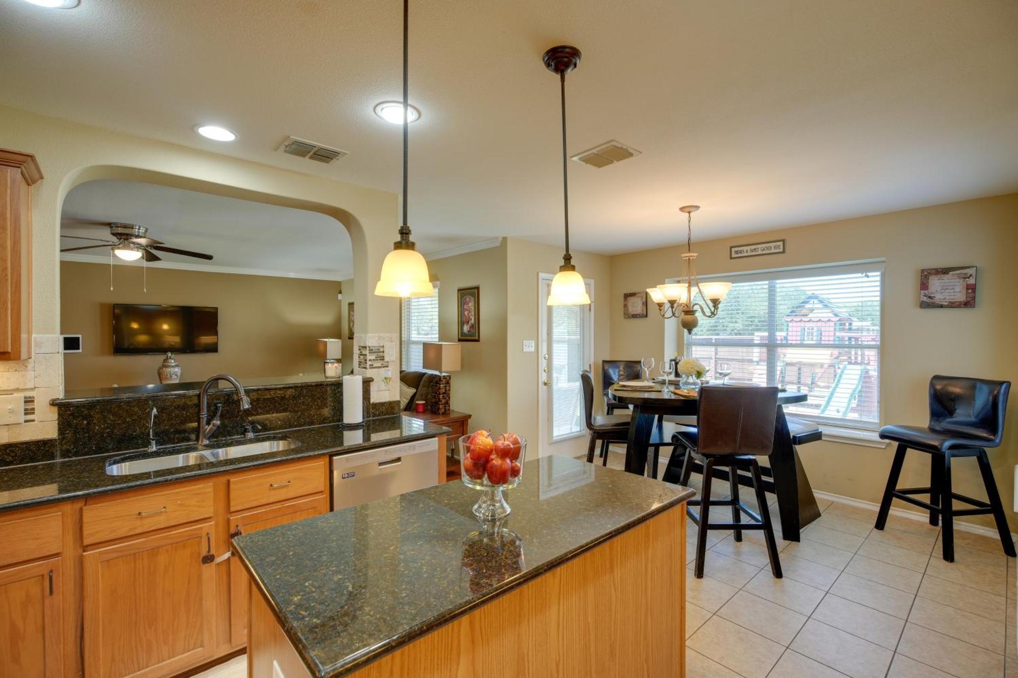 San Antonio Home With Pool Access Near Lackland Afb Εξωτερικό φωτογραφία